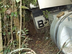 drive wheels buried, fuel tank grounded